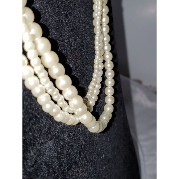 A Three Strand Faux Pearl Beaded Necklace Classic MCM Choker Elegant Graceful - Picture 8 of 9
